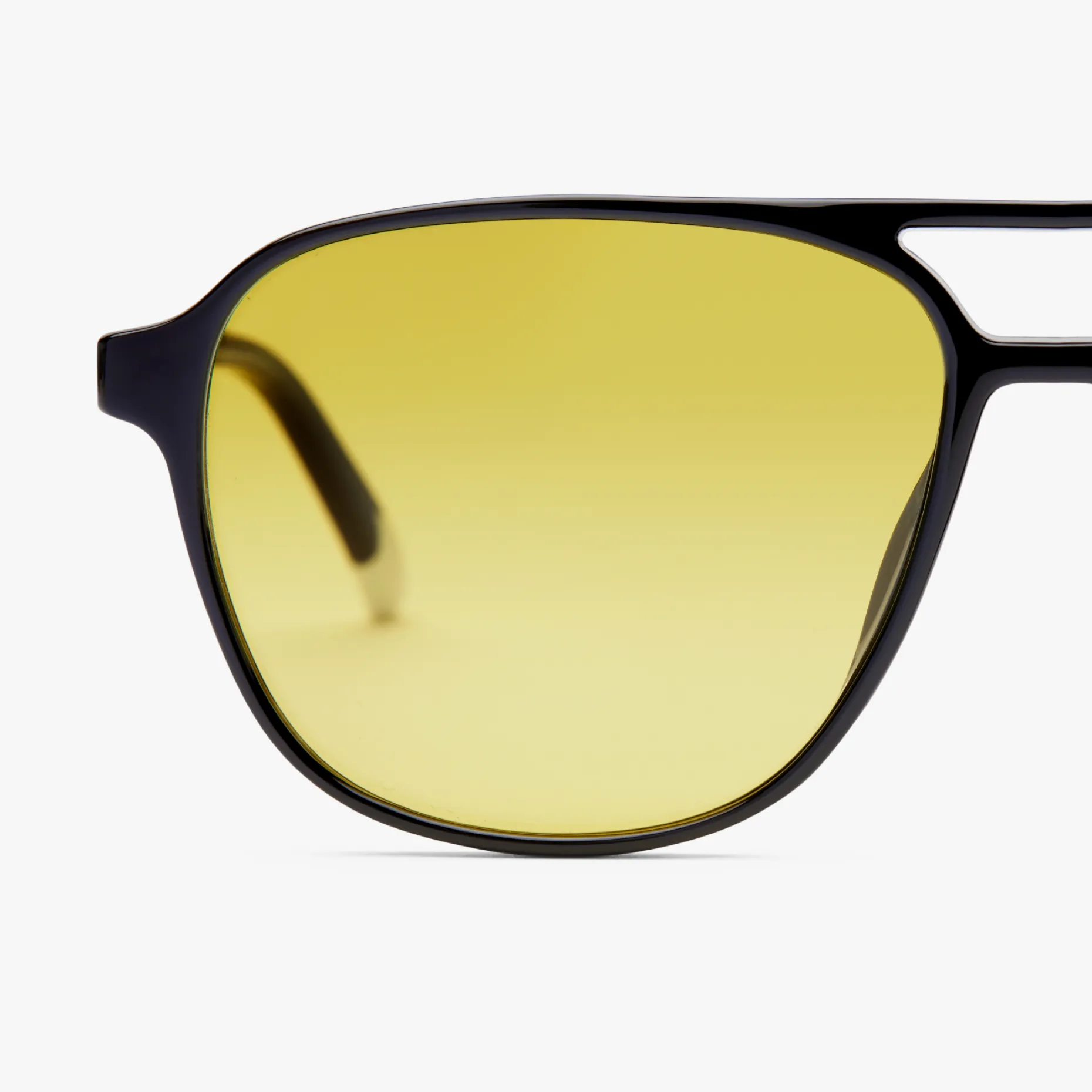 Brad Glossy Black Noir Amber
